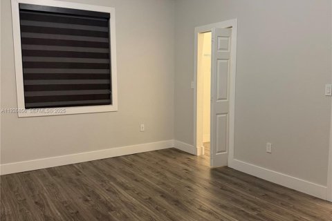 Снять в аренду таунхаус в Хайалиа, Флорида 3 спальни, № 1985923 - фото 5