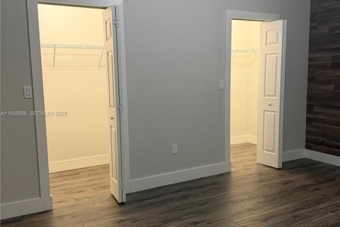 Снять в аренду таунхаус в Хайалиа, Флорида 3 спальни, № 1985923 - фото 6