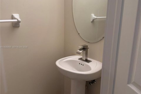 Снять в аренду таунхаус в Хайалиа, Флорида 3 спальни, № 1985923 - фото 18