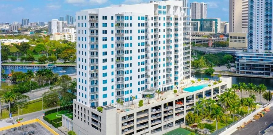 Condominio en Miami, Florida, 2 dormitorios № 1890024