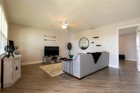 Condominio en venta en Saint Petersburg, Florida, 1 dormitorio, 59.46 m2 № 1877312 - foto 8