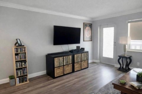 Condo in West Palm Beach, Florida, 1 bedroom № 2265761 - photo 5