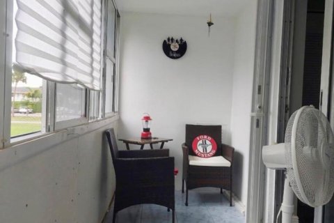 Condo in West Palm Beach, Florida, 1 bedroom № 2265761 - photo 10