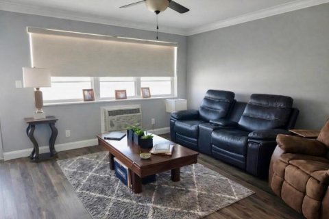 Condo in West Palm Beach, Florida, 1 bedroom № 2265761 - photo 4