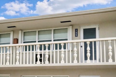 Condo in West Palm Beach, Florida, 1 bedroom № 2265761 - photo 2