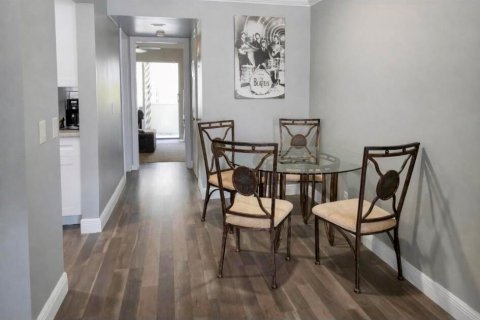 Condo in West Palm Beach, Florida, 1 bedroom № 2265761 - photo 6