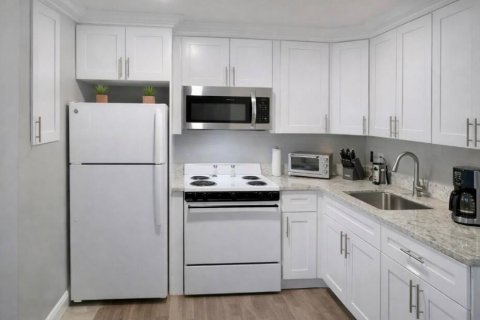Condo in West Palm Beach, Florida, 1 bedroom № 2265761 - photo 7