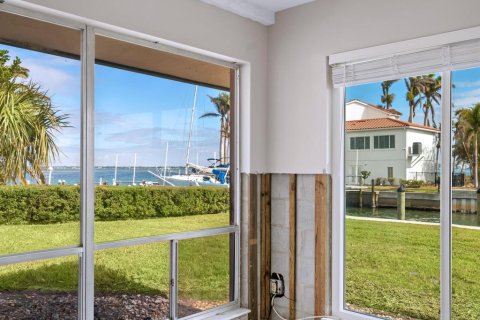 House in Longboat Key, Florida 2 bedrooms, 211.17 sq.m. № 1554631 - photo 7