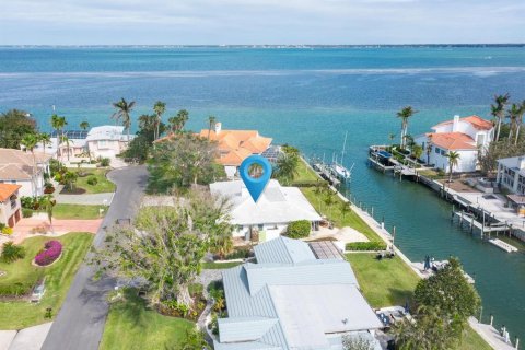 House in Longboat Key, Florida 2 bedrooms, 211.17 sq.m. № 1554631 - photo 1