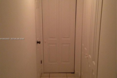Condo in Miami Beach, Florida, 1 bedroom  № 2077763 - photo 11