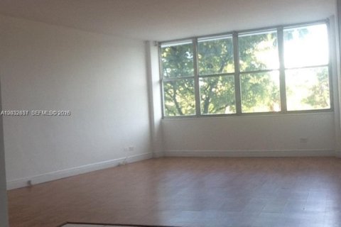 Condo in Miami Beach, Florida, 1 bedroom  № 2077763 - photo 3