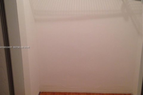 Condo in Miami Beach, Florida, 1 bedroom  № 2077763 - photo 10