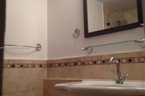 Condo in Miami Beach, Florida, 1 bedroom  № 2077763 - photo 8