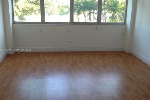 Condo in Miami Beach, Florida, 1 bedroom  № 2077763 - photo 4