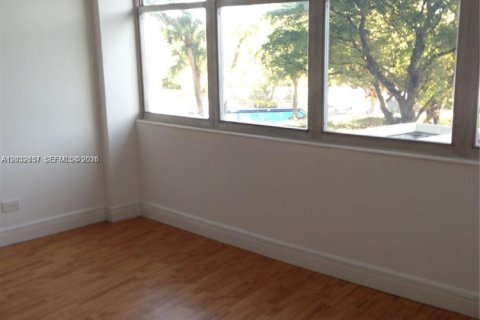 Condo in Miami Beach, Florida, 1 bedroom  № 2077763 - photo 5