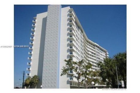 Condo in Miami Beach, Florida, 1 bedroom  № 2077763