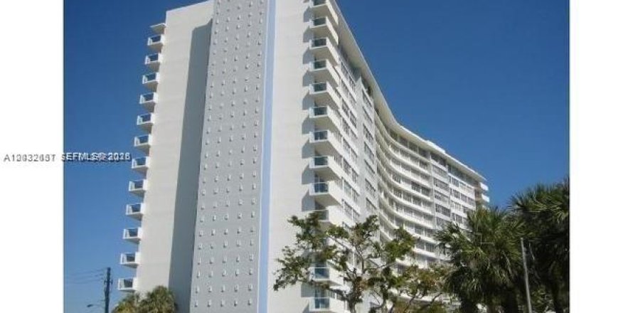 Condo in Miami Beach, Florida, 1 bedroom  № 2077763