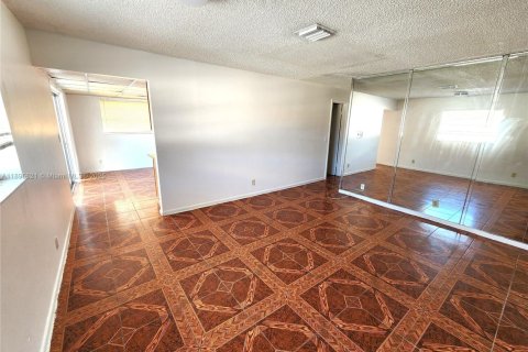 Купить кондоминиум в Помпано-Бич, Флорида 2 спальни, 79.43м2, № 1947258 - фото 6