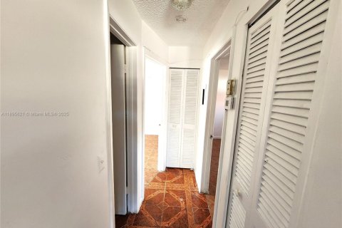 Купить кондоминиум в Помпано-Бич, Флорида 2 спальни, 79.43м2, № 1947258 - фото 18