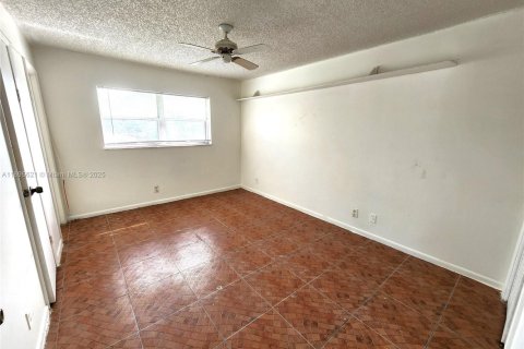 Купить кондоминиум в Помпано-Бич, Флорида 2 спальни, 79.43м2, № 1947258 - фото 19