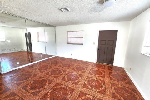 Купить кондоминиум в Помпано-Бич, Флорида 2 спальни, 79.43м2, № 1947258 - фото 4