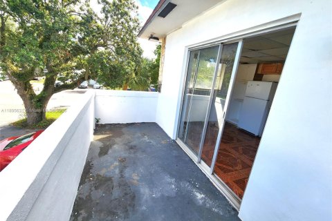 Купить кондоминиум в Помпано-Бич, Флорида 2 спальни, 79.43м2, № 1947258 - фото 17