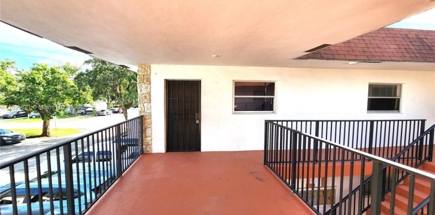 Кондоминиум с 2 спальнями в Помпано-Бич, Флорида № 1947258