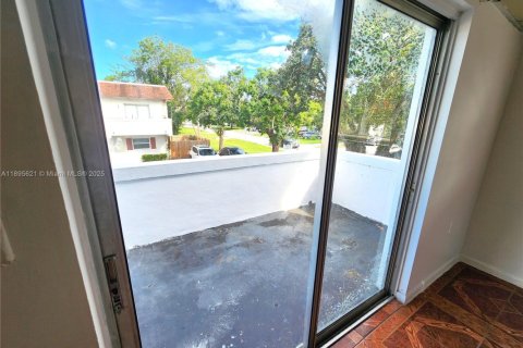 Купить кондоминиум в Помпано-Бич, Флорида 2 спальни, 79.43м2, № 1947258 - фото 8