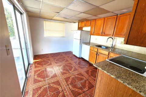 Купить кондоминиум в Помпано-Бич, Флорида 2 спальни, 79.43м2, № 1947258 - фото 7