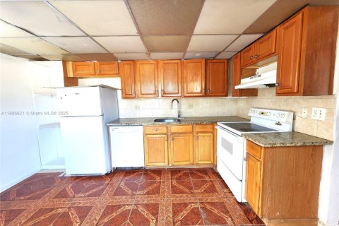 Купить кондоминиум в Помпано-Бич, Флорида 2 спальни, 79.43м2, № 1947258 - фото 12