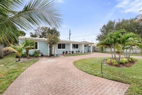 Commercial property in Lantana, Florida 179.12 sq.m. № 1976827 - photo 3