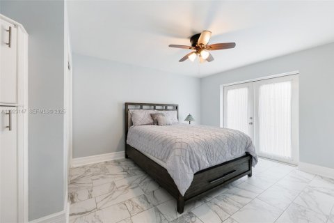 Commercial property in Lantana, Florida 179.12 sq.m. № 1976827 - photo 9