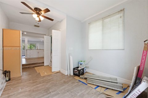 Commercial property in Lantana, Florida 179.12 sq.m. № 1976827 - photo 21