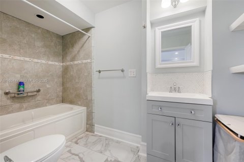 Commercial property in Lantana, Florida 179.12 sq.m. № 1976827 - photo 8