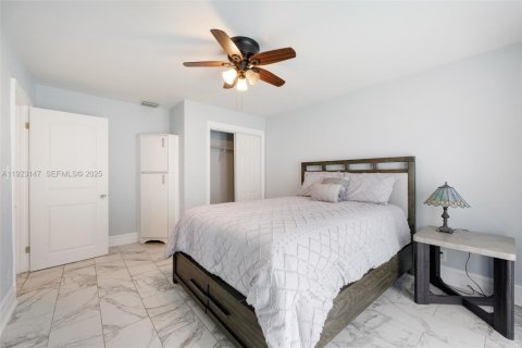 Commercial property in Lantana, Florida 179.12 sq.m. № 1976827 - photo 10