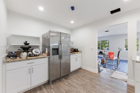 Commercial property in Lantana, Florida 179.12 sq.m. № 1976827 - photo 19