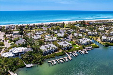 Condo in Longboat Key, Florida, 1 bedroom № 2233870 - photo 2