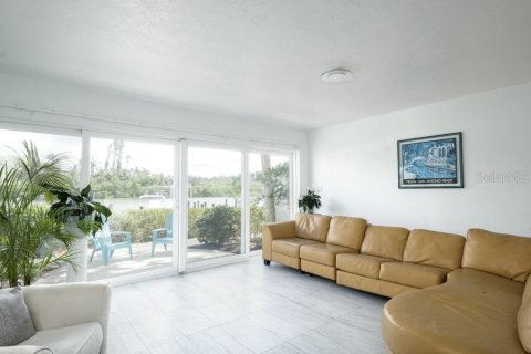 Condo in Longboat Key, Florida, 1 bedroom № 2233870 - photo 26