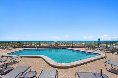 Condo in Longboat Key, Florida, 1 bedroom № 2233870 - photo 11