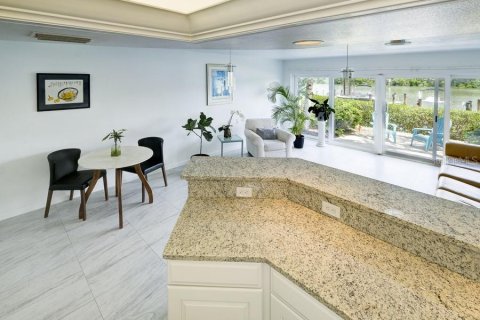 Condo in Longboat Key, Florida, 1 bedroom № 2233870 - photo 20