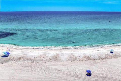 Condo in Longboat Key, Florida, 1 bedroom № 2233870 - photo 25