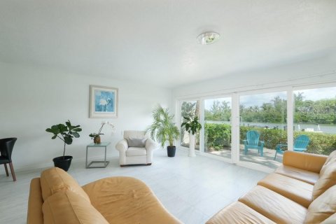 Condo in Longboat Key, Florida, 1 bedroom № 2233870 - photo 21