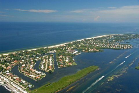 Condo in Longboat Key, Florida, 1 bedroom № 2233870 - photo 17