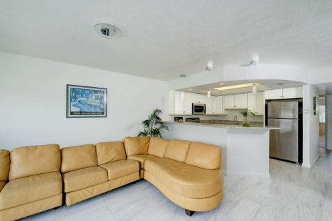 Condo in Longboat Key, Florida, 1 bedroom № 2233870 - photo 27