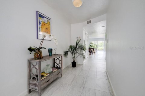 Condo in Longboat Key, Florida, 1 bedroom № 2233870 - photo 24