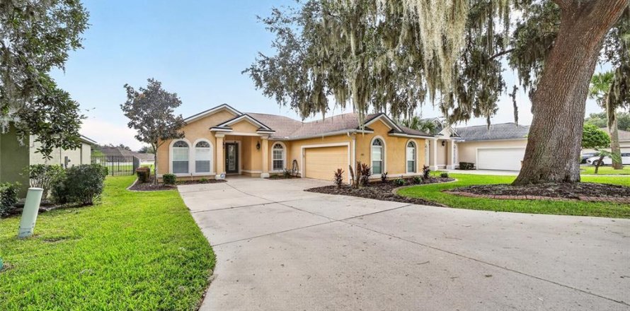 Villa ou maison à Ocala, Floride 4 chambres, 214.88 m2 № 2398362