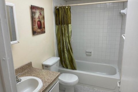 Снять в аренду кондоминиум в Хайалиа Гарденс, Флорида 3 комнаты, 89.19м2, № 2174346 - фото 12