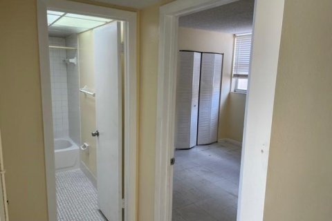 Снять в аренду кондоминиум в Хайалиа Гарденс, Флорида 3 комнаты, 89.19м2, № 2174346 - фото 10