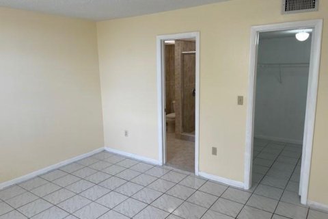 Снять в аренду кондоминиум в Хайалиа Гарденс, Флорида 3 комнаты, 89.19м2, № 2174346 - фото 7