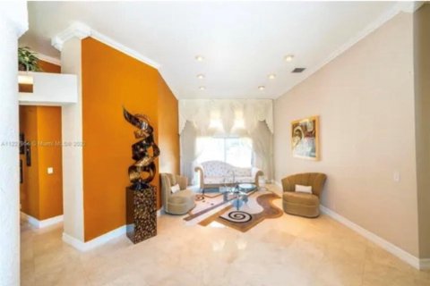 House in Pompano Beach, Florida 5 bedrooms, 449.28 sq.m. № 2250942 - photo 15